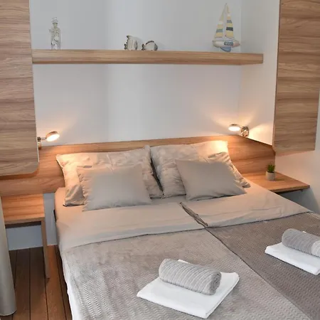 Mobile Starfish Iv Camp Biograd مكان تخييم بيوغْغاد نا موغو